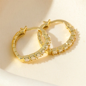 Fashion Copper Hollow Heart Hoop Earrings For Women Gold Plated Zirconia Paved Geometric Ear Buckle Elegant Jewelry Accessories