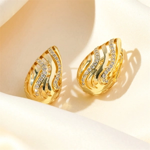 Hollow teardrop earrings in golden finish with sparkling zircon stones on silk