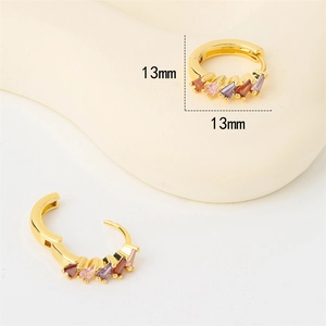 Créoles plaquées or 18 carats avec zircons colorés de coupe triangulaire, diamètre 13 mm