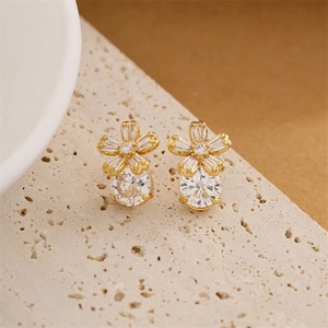 Boucles d'Oreilles Pendantes Fleur en Cuivre Avec Tige en Argent Sterling 925 Bijoux Strass Plaqué Or Pour Femme Cadeau
