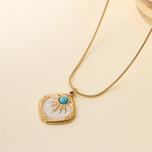 Collier octogonal à rayons de soleil dorés avec turquoise sur chaîne serpent