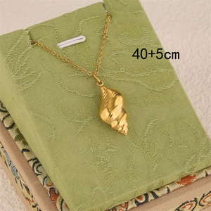 Collana con conchiglia in oro 18 carati con catena regolabile 40+5cm e finitura opaca
