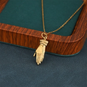 Vintage Gold Plated Stainless Steel Hand Pendant Necklace For Women Victorian Style Palm Clavicle Chain Jewelry