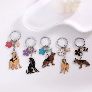 Süßer Emaille Hund Schlüsselanhänger Zinklegierung Cartoon Deutscher Schäferhund Goldener Retriever Mops Schlüsselanhänger Mit Blumen Herz Anhänger Künstliche Perle Tasche Deko Geschenk