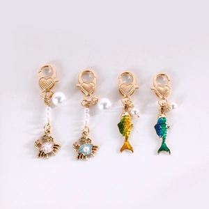 Porte-clés Créature Marine Crabe Poisson en Émail Avec Imitation Künstliche Perle Alliage Fermoir Cœur Pendentif Sac Décoratif Cadeau Femme Fille