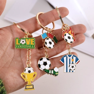 Goldener Schlüsselanhänger mit Fußball, Star Trophäe und Love Football Emaille Anhängern
