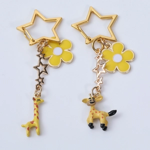Cute Cartoon Giraffe Keychain Alloy Star Flower Drip Oil Bag Charm Creative Animal Key Ring Pendant For Women Kids Gift
