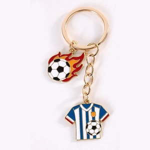 Kreativer Fußball-Trophäen-Schlüsselanhänger mit Flammenfußball und Trikotanhänger
