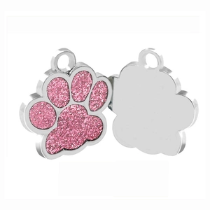 Medaglietta per animali a forma di zampa rosa glitterata in lega di zinco con retro inciso