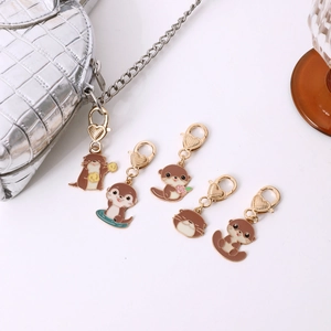 Süße Otter-Emaille-Anhänger mit Herz-Karabiner für Taschen und Schlüsselanhänger
