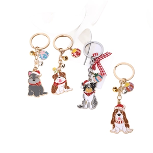 Weihnachts-Hunde-Schlüsselanhänger mit Emaille-Welpen, Geschenkboxen und Glocken auf Weiß