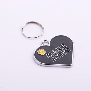 Detail of heart-shaped zinc alloy pet ID tag with black enamel and MEJOR AMIGO text