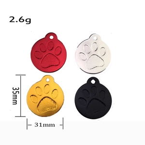 Aluminum dog tag set in four colors with paw print design and 35x31mm dimensions