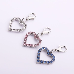 Sparkling heart-shaped pet collar pendants with rhinestones in white pink and blue