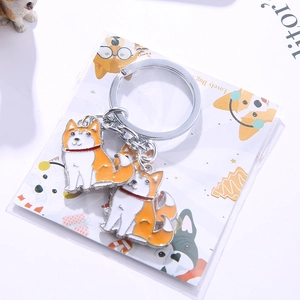 Porte-clés créatif en métal avec doubles pendentifs Shiba Inu en émail sur carte cadeau