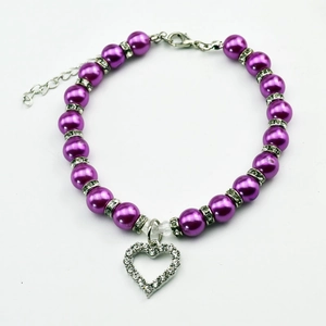 Detail of purple pearl pet necklace with sparkling heart pendant and adjustable clasp