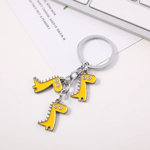 Porte-clés mignon dinosaure en alliage de zinc avec trois pendentifs jaunes et anneau argenté