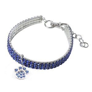 Elastisches silbernes Haustierhalsband mit blauen Steinen und Pfotenanhänger