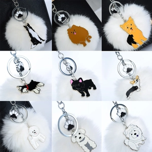 Porte-clés Pompon Chien Dessin Animé Mignon Chiot Moelleux Anneau de Clé en Métal Émail Charme de Sac Pendentif de Voiture