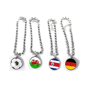 Collier pour animaux en chaîne tennis argentée avec pendentifs foot et drapeaux nationaux