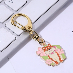 Porte-clés émaillé Shiba Inu avec fleurs de cerisier et crochet à ressort doré