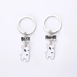 Dettaglio portachiavi Bull Terrier in smalto con ciondoli Best Friends in argento