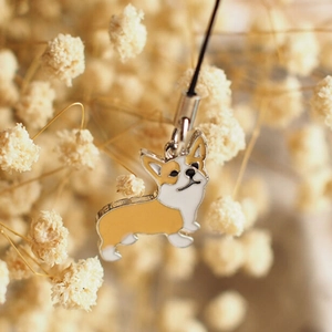 Süßer Emaille-Corgi-Hundeanhänger aus gelb-weißer Metalllegierung für Taschen