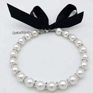 Elegante Haustier Perlenkette mit Strass-Zwischenstücken und großer schwarzer Bandschleife