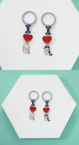 Detail of DIY zinc alloy heart cat couple keychain with red enamel charms and cat pendants