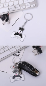 Porte-clés chien Schnauzer en métal détaillé avec pendentif os et charme de cœur