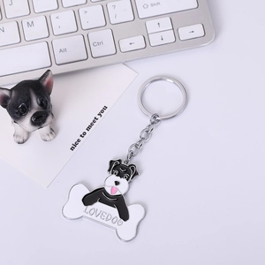 Porte-clés chien Schnauzer en métal avec pendentif os Love Dog sur fond de bureau
