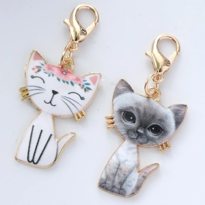 Cute cartoon cat metal keychains with pink floral wreath and lobster clasp set