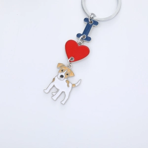 Détail du porte-clés chien avec cœur rouge, lettre I bleue et charme Jack Russell Terrier