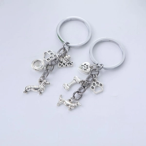Porte-clés Métallique Chien Teckel Argenté Avec Breloques Os Patte Cœur pour Amoureux des Animaux Anneau de Clé en Alliage Minimaliste