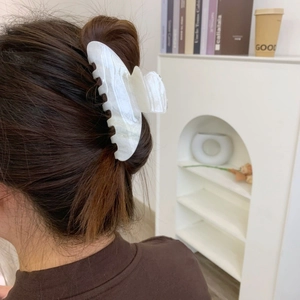 Eleganter Haarklammer mit weißer Marmortextur aus Acetat für dicke Haare Styling