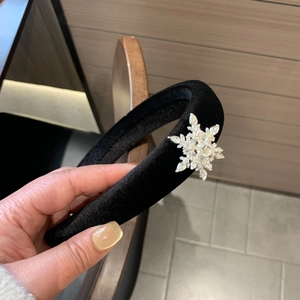 Elegant Rotating Snowflake Rhinestone Velvet Hair Clip Winter Christmas Headband For Women Handmade Hair Accessories