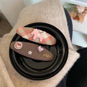 Ensemble de deux pinces à cheveux à carreaux roses et cheval sur tricot chaud