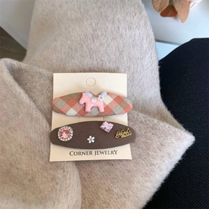 Lot de barrettes à cheveux à carreaux roses avec poney et strass sur carte blanche