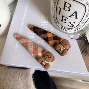 Barrettes à cheveux à carreaux avec ours floqués et détails en cristal de cœur