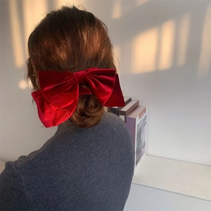 Élastique à cheveux élégant en velours rouge avec nœud pour coiffures sophistiquées