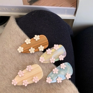 Set of 4 acetate flower hair clips with pearls in marble and amber finishes