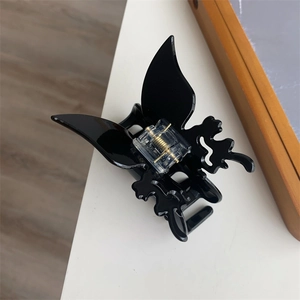Pince à cheveux papillon 3D élégante en noir brillant pour coiffure de femme