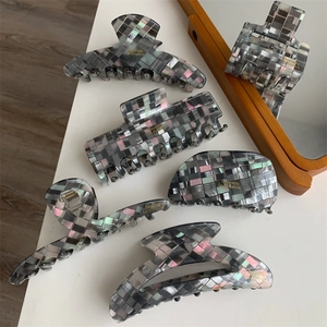 Pince à Cheveux Crabe en Acétate à Damiers pour Femmes Motif Mosaïque Marbre Gris Élégant Pince à Cheveux Antidérapante Accessoires
