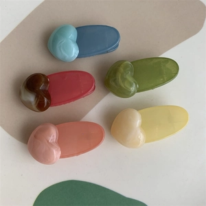 Detailed view of colorful translucent heart-shaped jelly hair clips in five assorted pastel colors