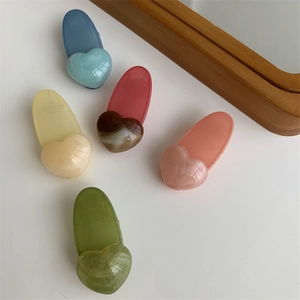 Set of five heart-shaped colorful jelly hair clips in pastel resin with marble texture
