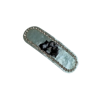 Chic cat motif acetate hair clip with sparkling rhinestones and marble texture