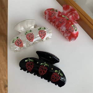 Set di tre eleganti mollette per capelli a fragola con strass scintillanti in rosso, bianco e nero