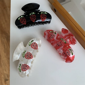Set di tre fermagli per capelli con fragole in acetato e strass neri rossi e bianchi
