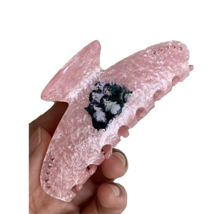 Pink glitter claw clip featuring cute cat pattern and sparkling rhinestones for hair