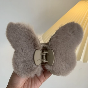Plüsch Schmetterling Haarklammer in Grauviolett für Damen Herbst Winter Frisuren